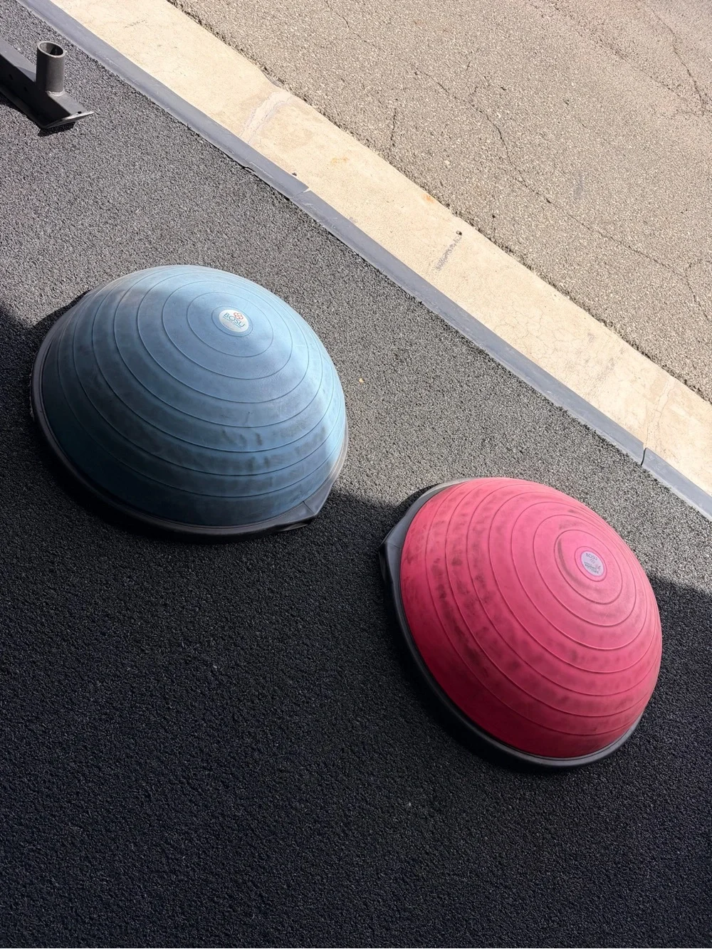 Pair of Balance Trainer Bosu-Bosu Balls in Blue and Pink - Picture 1 of 5